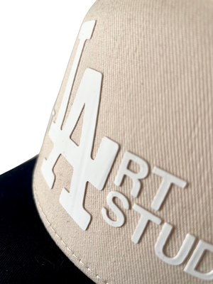 
                  
                    Load image into Gallery viewer, WCMTL Art Studio LA -Beige &amp;amp; Navy - La Casquette Classique
                  
                