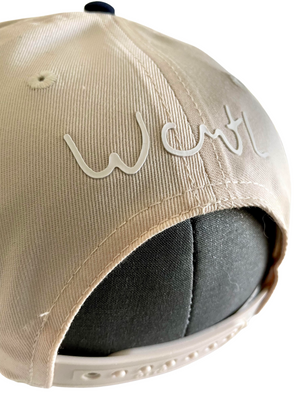 
                  
                    Load image into Gallery viewer, WCMTL Art Studio LA -Beige &amp;amp; Navy - La Casquette Classique
                  
                